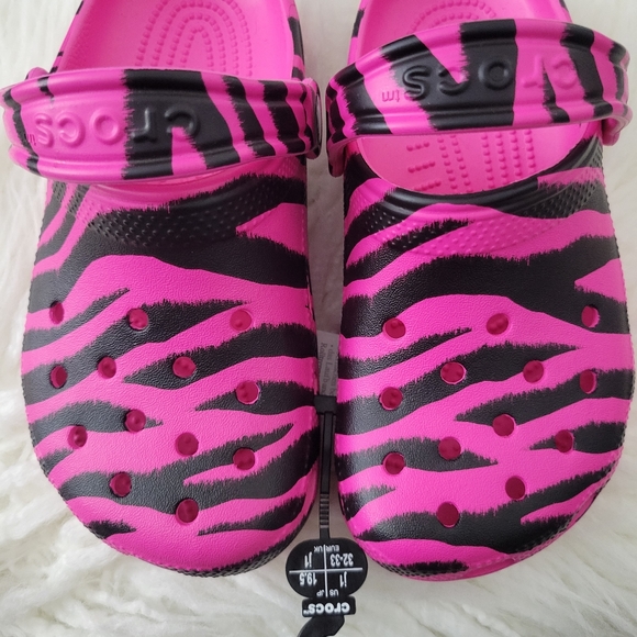 Crocs Clog Size J1 Classic Graphic New Sandals - Picture 7 of 8